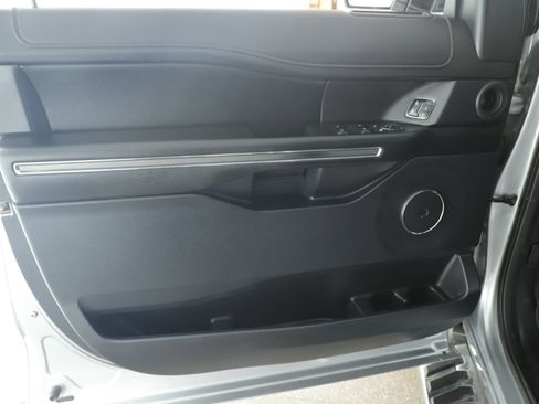 Used 2020 Ford Expedition Max XLT w/ Equipment Group 202A image 9