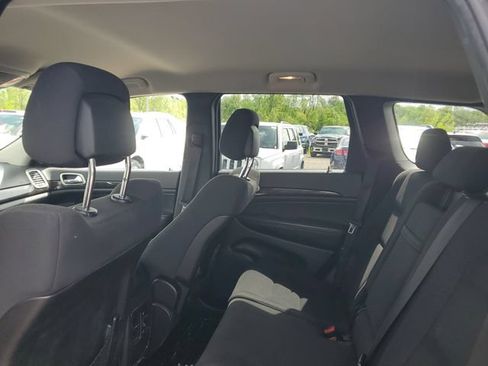 Used 2012 Jeep Grand Cherokee Laredo w/ Laredo E Group AWD/4WD image 8