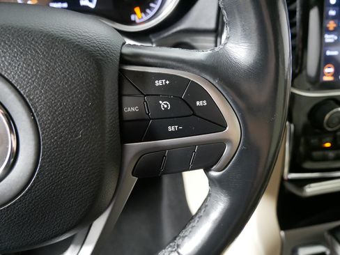 Used 2019 Jeep Grand Cherokee Limited AWD/4WD image 28