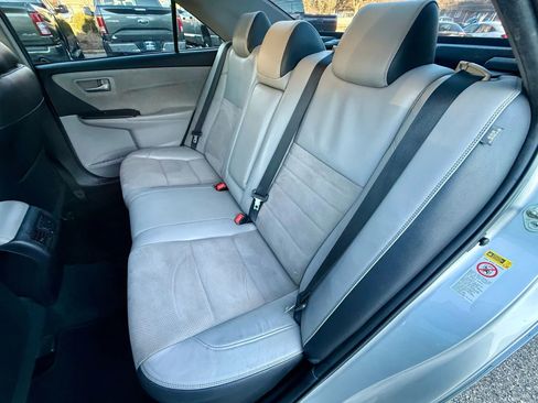 Used 2015 Toyota Camry XSE image 9