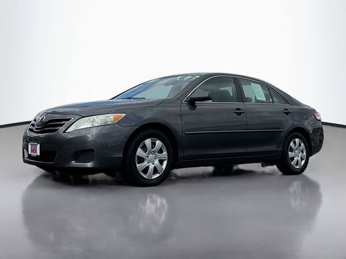 Used 2010 Toyota Camry image 12