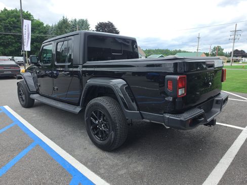 Used 2023 Jeep Gladiator Sport AWD/4WD image 6