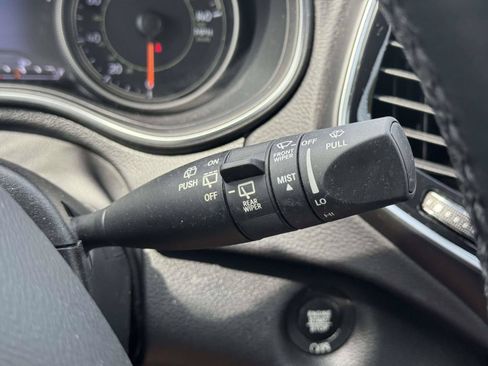 Used 2019 Jeep Cherokee Limited AWD/4WD image 24