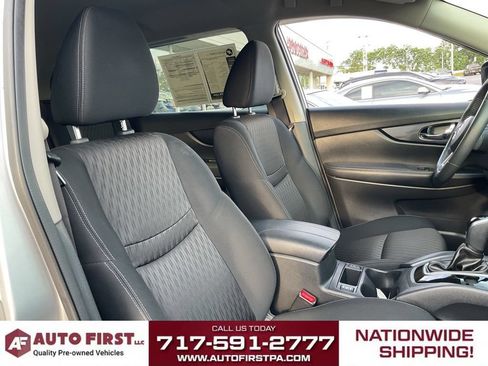 Used 2017 Nissan Rogue SV w/ SV Premium Package AWD/4WD image 18