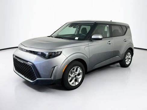 Used 2025 Kia Soul LX w/ LX Technology Package FWD image 3
