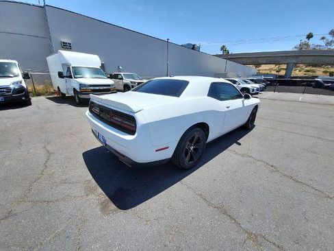 Used 2019 Dodge Challenger SXT RWD image 8