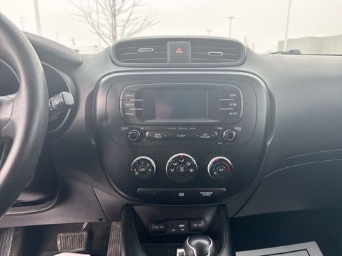 Used 2016 Kia Soul + image 13