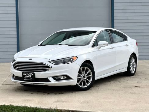 Used 2017 Ford Fusion SE w/ Fusion SE Technology Package image 1