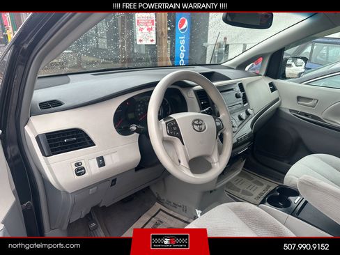 Used 2011 Toyota Sienna LE image 5