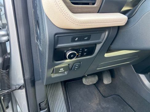 Certified 2024 Ford Expedition Limited image 13