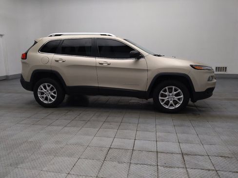 Used 2015 Jeep Cherokee Latitude w/ Cold Weather Group AWD/4WD image 11