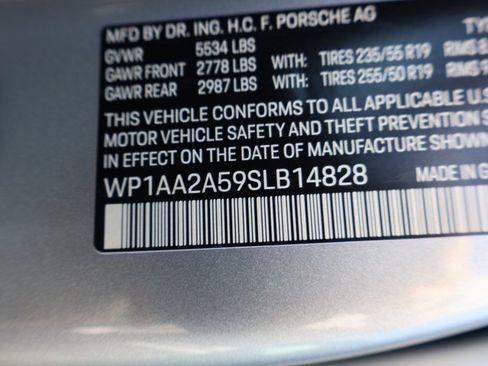 Certified 2025 Porsche Macan AWD/4WD image 37