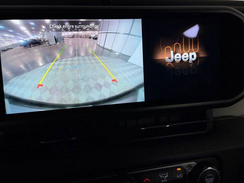 Used 2024 Jeep Wrangler Unlimited w/ Convenience Group image 20