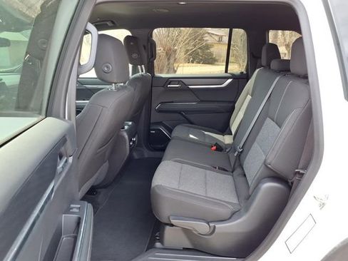 Used 2025 GMC Acadia Elevation image 11