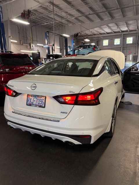 Used 2023 Nissan Altima 2.5 SL AWD/4WD image 3