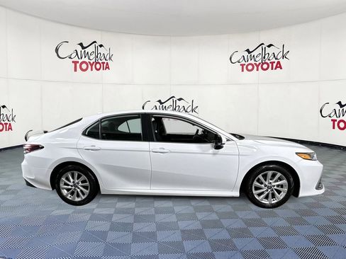 Used 2021 Toyota Camry LE image 8