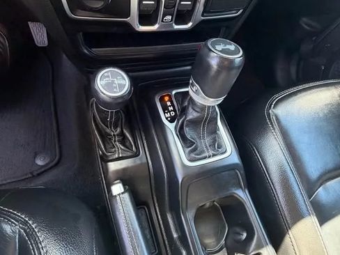 Used 2021 Jeep Wrangler Unlimited Sahara w/ Cold Weather Group AWD/4WD image 11