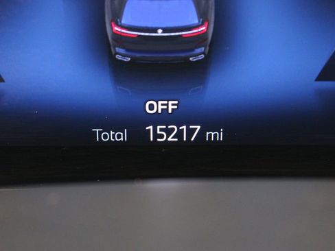 Used 2024 BMW X7 xDrive40i w/ M Sport Package image 3