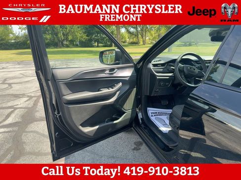 New 2025 Jeep Grand Cherokee L Laredo w/ Trailer Tow Package AWD/4WD image 2