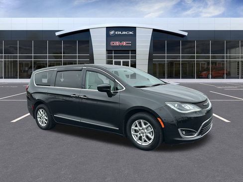 Used 2019 Chrysler Pacifica Touring Plus image 7