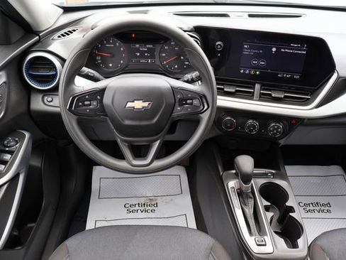 Used 2025 Chevrolet Trax LS w/ LS Convenience Package FWD image 6