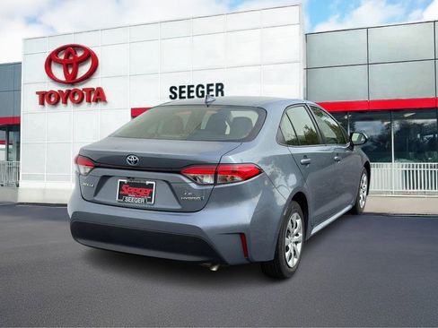 Used 2023 Toyota Corolla Hybrid Sedan image 3
