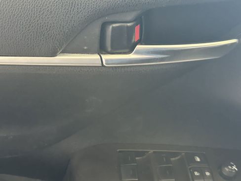 Used 2023 Toyota Camry SE FWD image 13