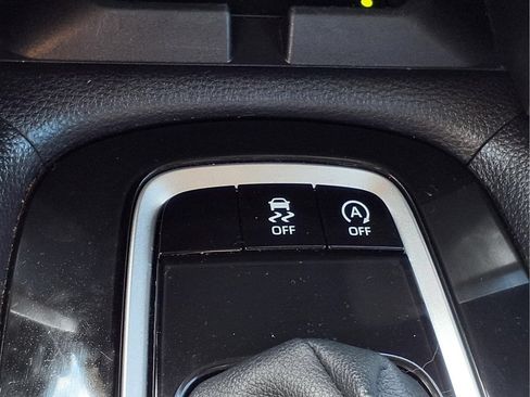 Used 2025 Toyota Corolla Cross XLE FWD image 18