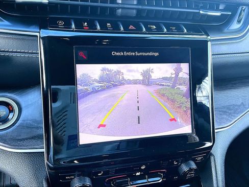 Used 2022 Jeep Grand Cherokee Limited RWD image 26