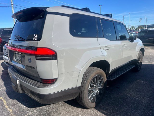 Used 2024 Lexus GX 550 w/ Cold Area Package AWD/4WD image 3
