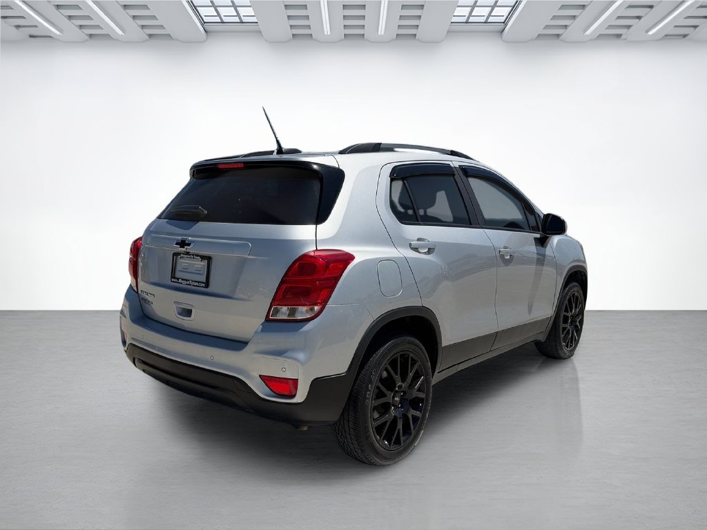 Used 2022 Chevrolet Trax LT w/ Driver Confidence Package AWD/4WD image 3
