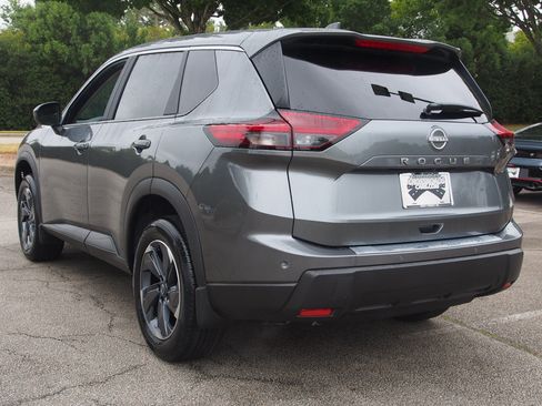 Used 2026 Nissan Rogue SV FWD image 5