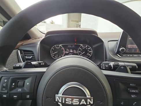 Used 2023 Nissan Rogue S image 25