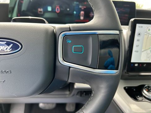 Used 2025 Ford Expedition Active image 25