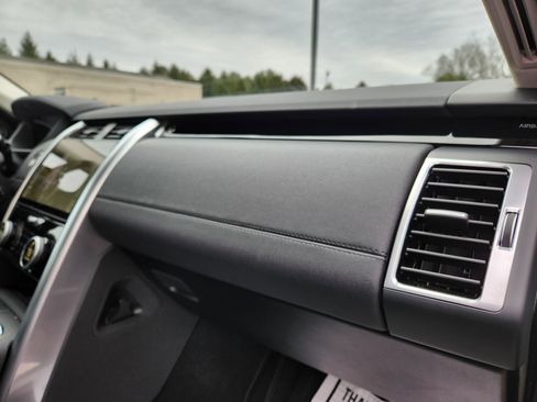 Certified 2024 Land Rover Discovery S image 17