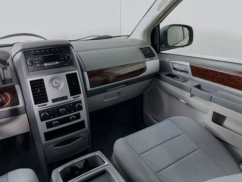 Used 2010 Chrysler Town & Country Touring w/ Family Value Group image 21