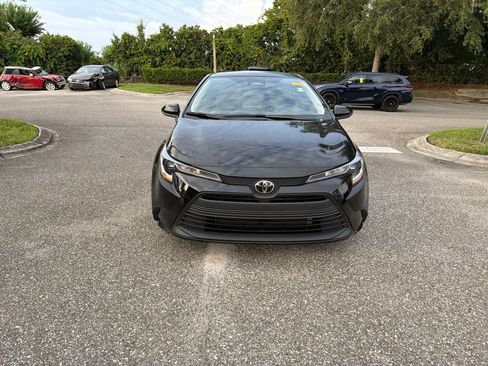 Used 2025 Toyota Corolla LE FWD image 8