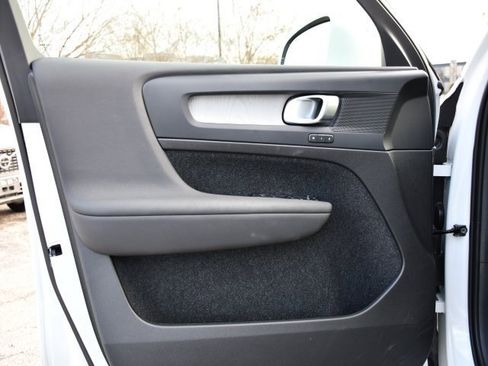 Certified 2025 Volvo XC40 B5 Core image 10