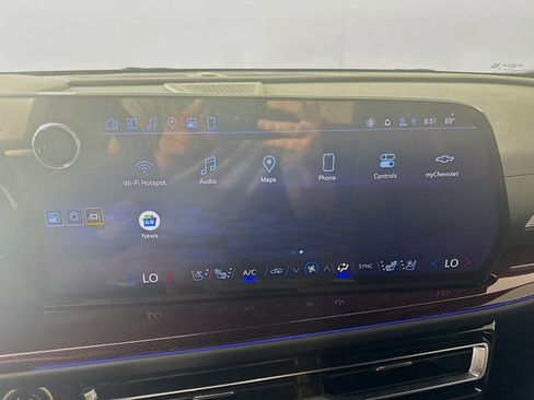 Used 2024 Chevrolet Traverse RS image 16