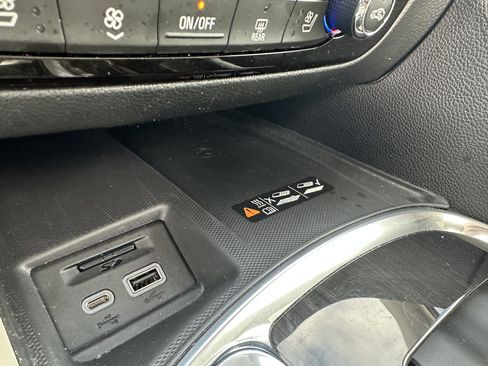 Used 2024 Buick Enclave Premium w/ Experience Buick Package image 24