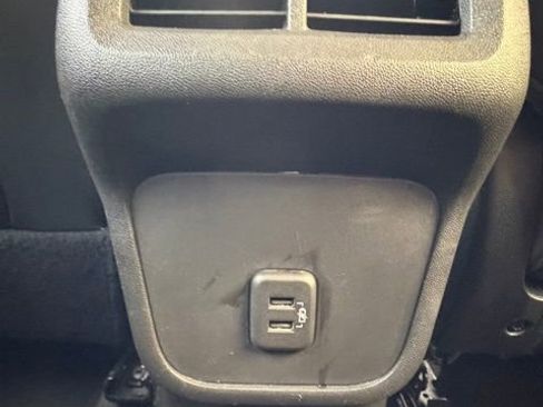 Used 2024 GMC Terrain SLT image 23