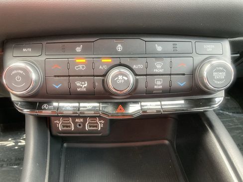 Used 2024 Dodge Durango SXT image 17