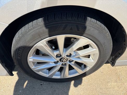 Used 2024 Toyota Camry LE FWD image 11