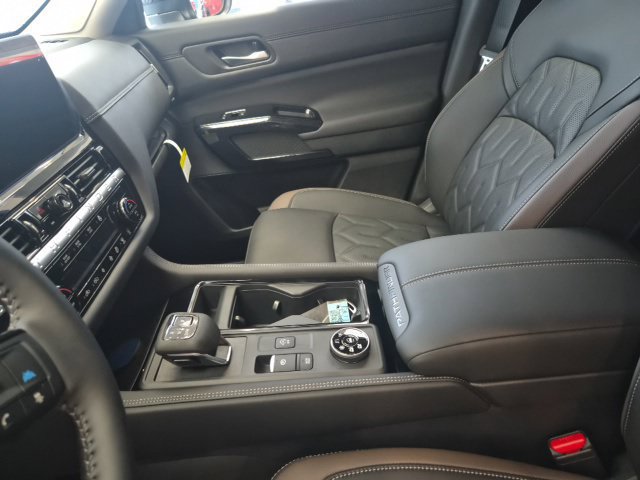 New 2026 Nissan Pathfinder Platinum AWD/4WD image 20