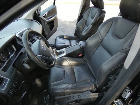 Used 2017 Volvo XC60 T5 Dynamic w/ Preferred Option Package image 45