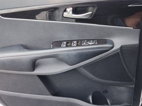 Used 2019 Kia Sorento EX image 21