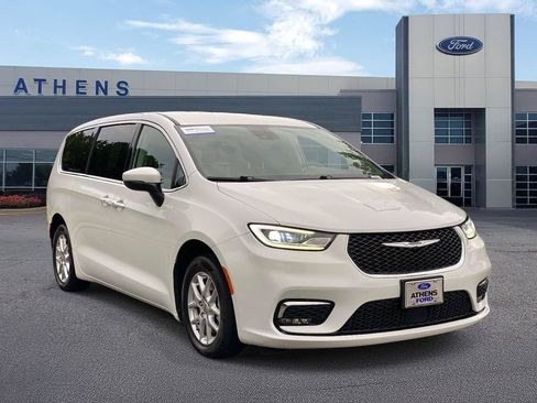 Used 2023 Chrysler Pacifica Touring-L FWD image 1