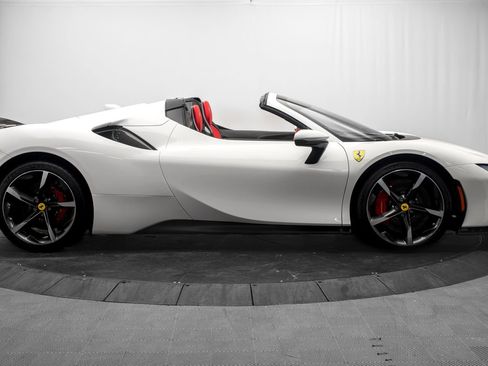 Used 2022 Ferrari SF90 Spider AWD/4WD image 2