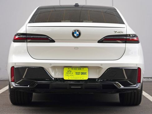 Used 2023 BMW 740i w/ Parking Assistance Package RWD image 11