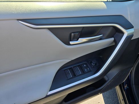 Used 2025 Toyota RAV4 XLE image 20